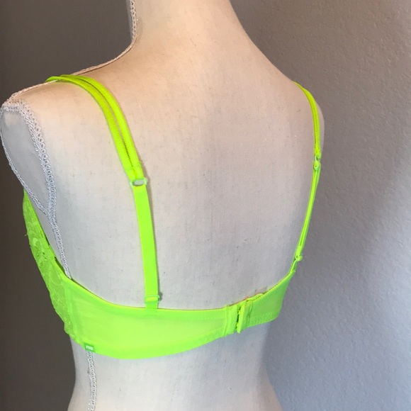 VS pink bra - Picture 2 of 3